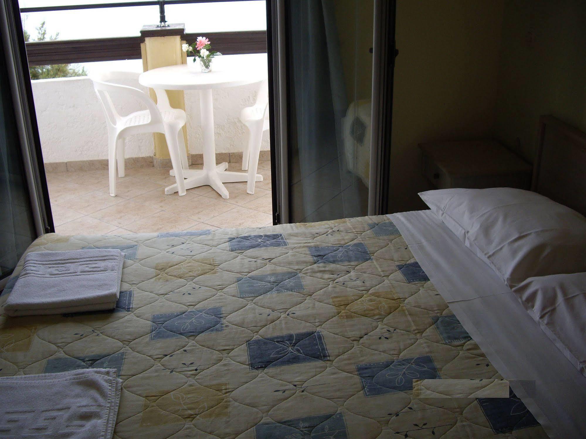 Ninos On The Beach Hotel Roda  Exterior photo
